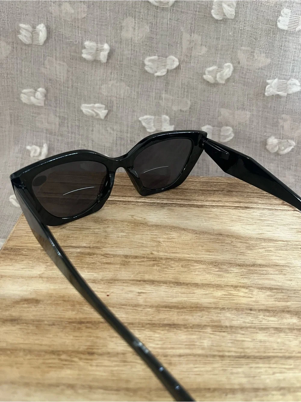 Women’s black bifocal sunglasses